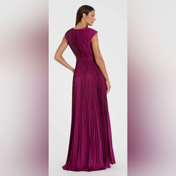 Mac Duggal 26285 Purple Raspberry Pleated Plunge Belted A Line Gown NWOT Sz 8 - Picture 2 of 7